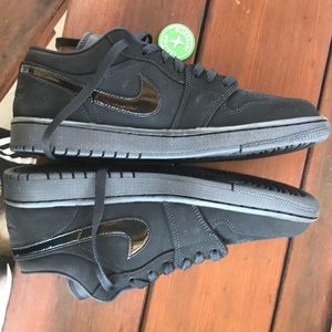 New Triple black Jordan 1 low 10